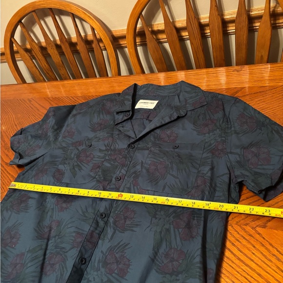 Men's Floral Patterned Button Down Shirt - Picture 10 of 11